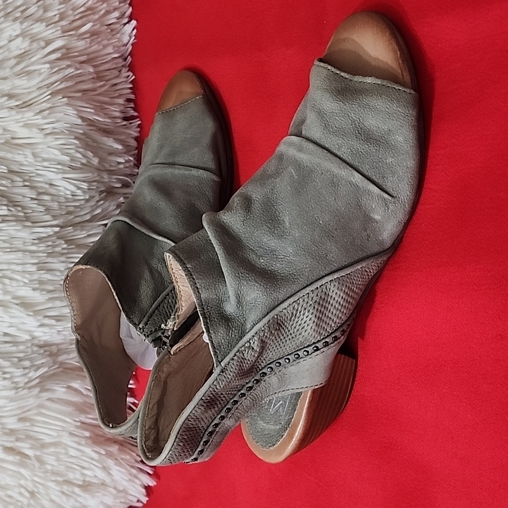 Miz Mooz Cailey Stylish Olive Green Women's Peep-Toe Shoes - Picture 2 of 12